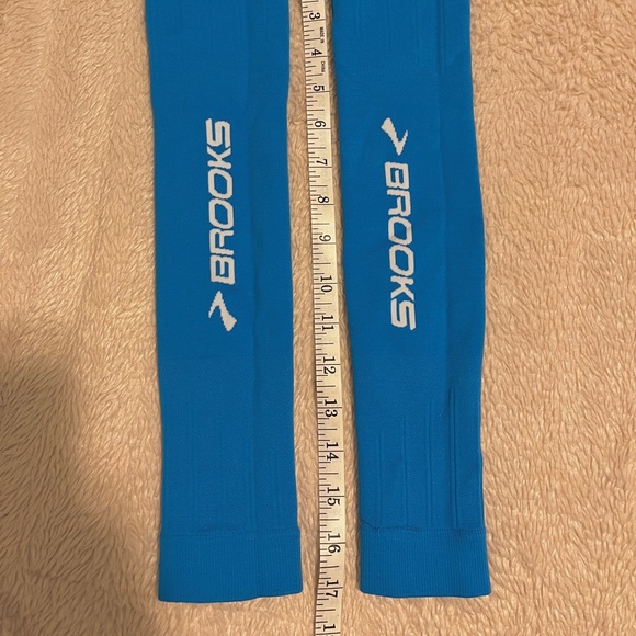 Brooks Vibrant Blue Compression Arm Sleeves - Picture 3 of 6